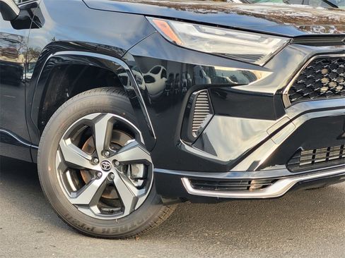 New 2025 Toyota RAV4 SE image 3