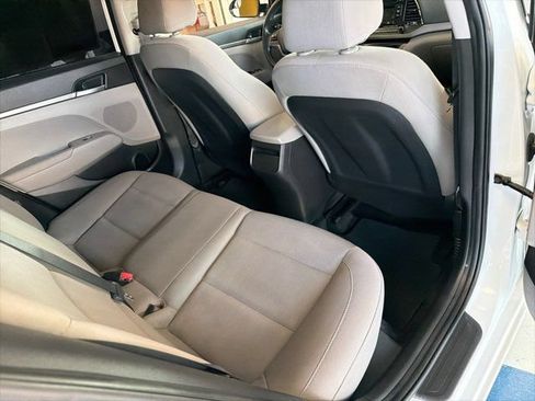 Used 2017 Hyundai Elantra SE FWD image 9