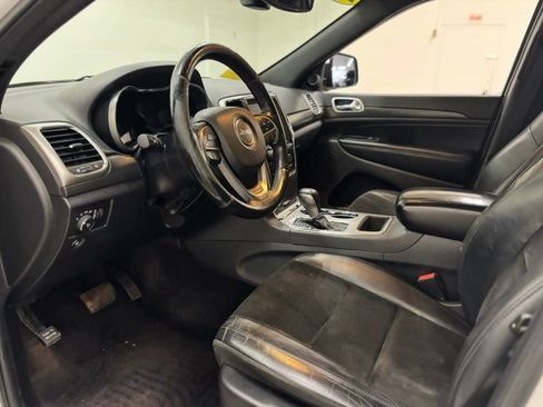 Used 2018 Jeep Grand Cherokee Altitude AWD/4WD image 11