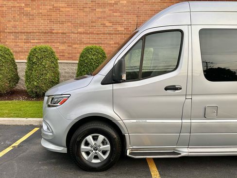 Used 2019 Mercedes-Benz Sprinter 2500 image 3