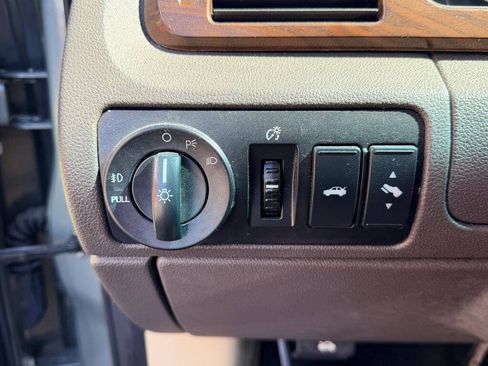 Used 2008 Ford Taurus SEL FWD image 12