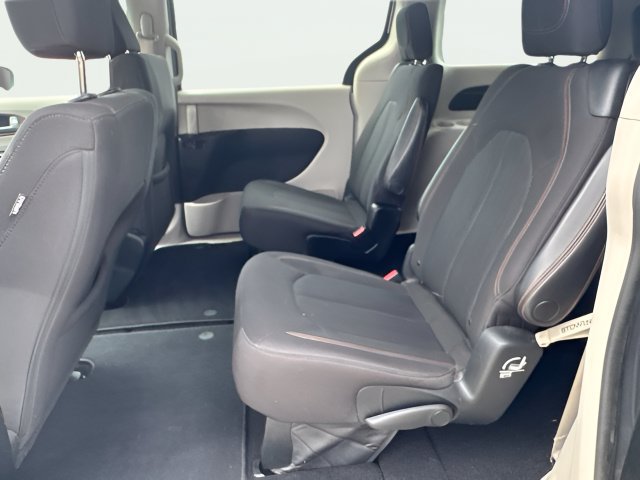 Certified 2018 Chrysler Pacifica Touring w/ Security Group FWD image 26