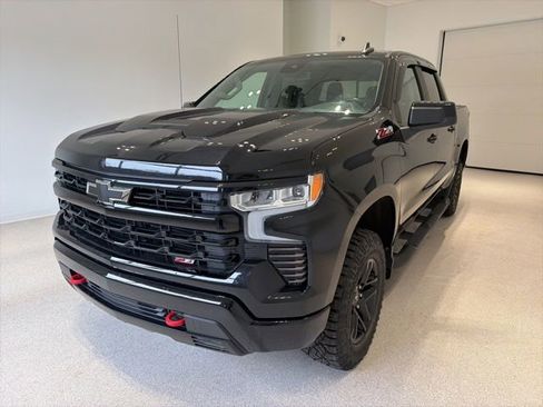 Used 2022 Chevrolet Silverado 1500 LT Trail Boss w/ Convenience Package II image 3