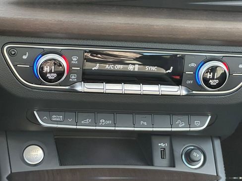 Used 2024 Audi Q5 e Premium Plus w/ Premium Plus Package image 16