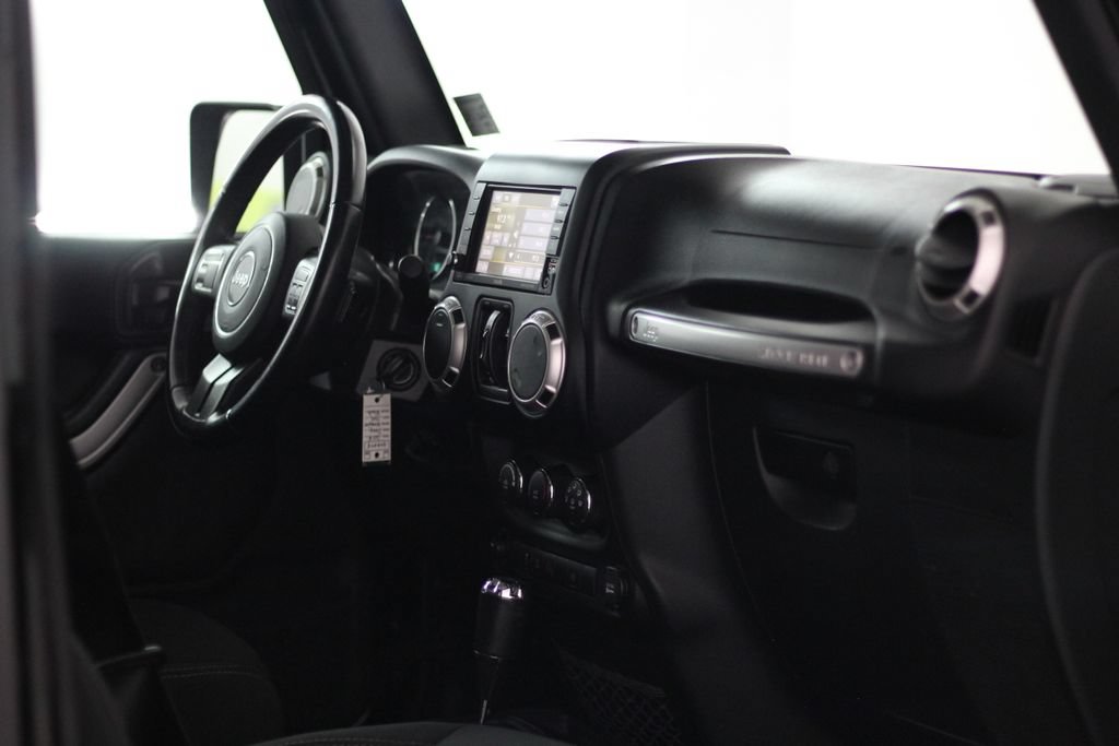 Used 2018 Jeep Wrangler Unlimited Sahara AWD/4WD image 53