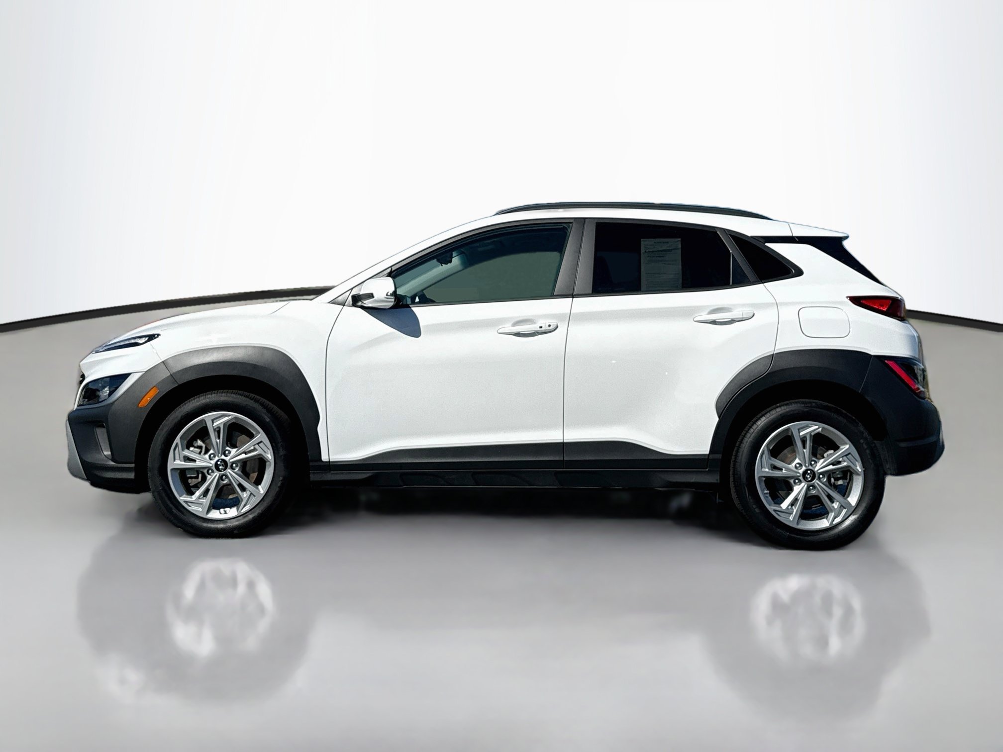 Certified 2023 Hyundai Kona SEL AWD/4WD image 4