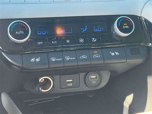 Used 2023 Hyundai Elantra Limited image 27