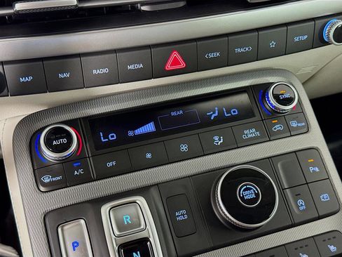 Used 2024 Hyundai Palisade Limited image 18