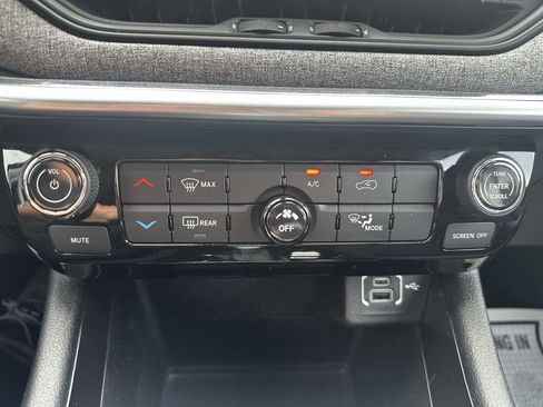 Used 2022 Jeep Compass Sport image 32