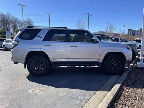 Used 2021 Toyota 4Runner TRD Off-Road image 5