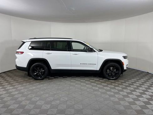 Used 2023 Jeep Grand Cherokee L Limited w/ Black Appearance Package image 8