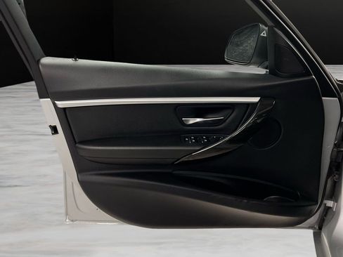 Used 2018 BMW 330i xDrive Wagon image 37