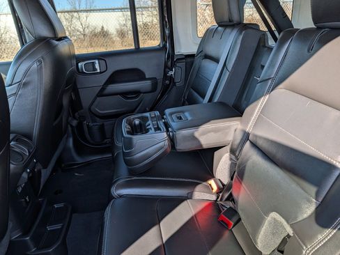 Used 2022 Jeep Wrangler Unlimited Sahara w/ LED Lighting Group image 22