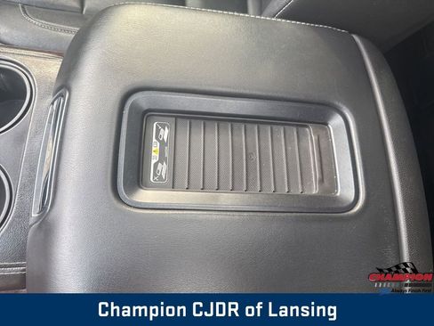 Used 2015 GMC Yukon XL SLT image 40