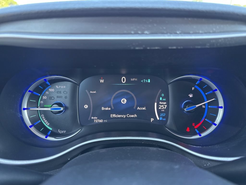 Used 2024 Chrysler Pacifica Limited FWD image 19
