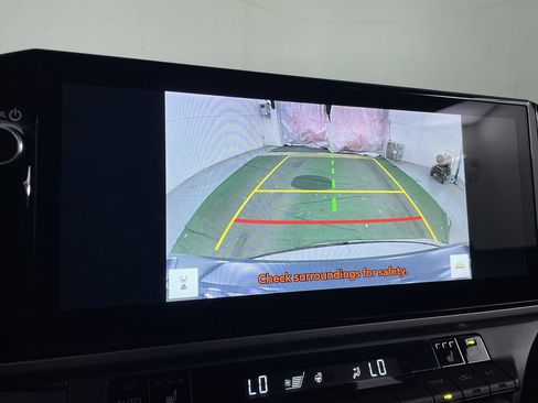 Used 2025 Toyota Camry XLE FWD image 15