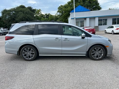 Used 2025 Honda Odyssey Touring image 4