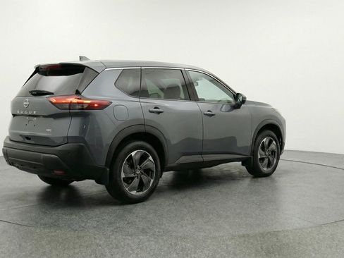 Used 2025 Nissan Rogue SV AWD/4WD image 9