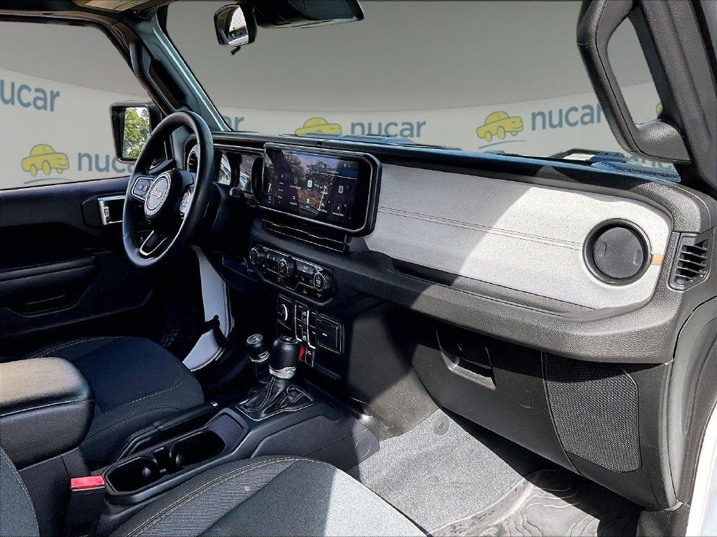 Used 2024 Jeep Wrangler Unlimited AWD/4WD image 14