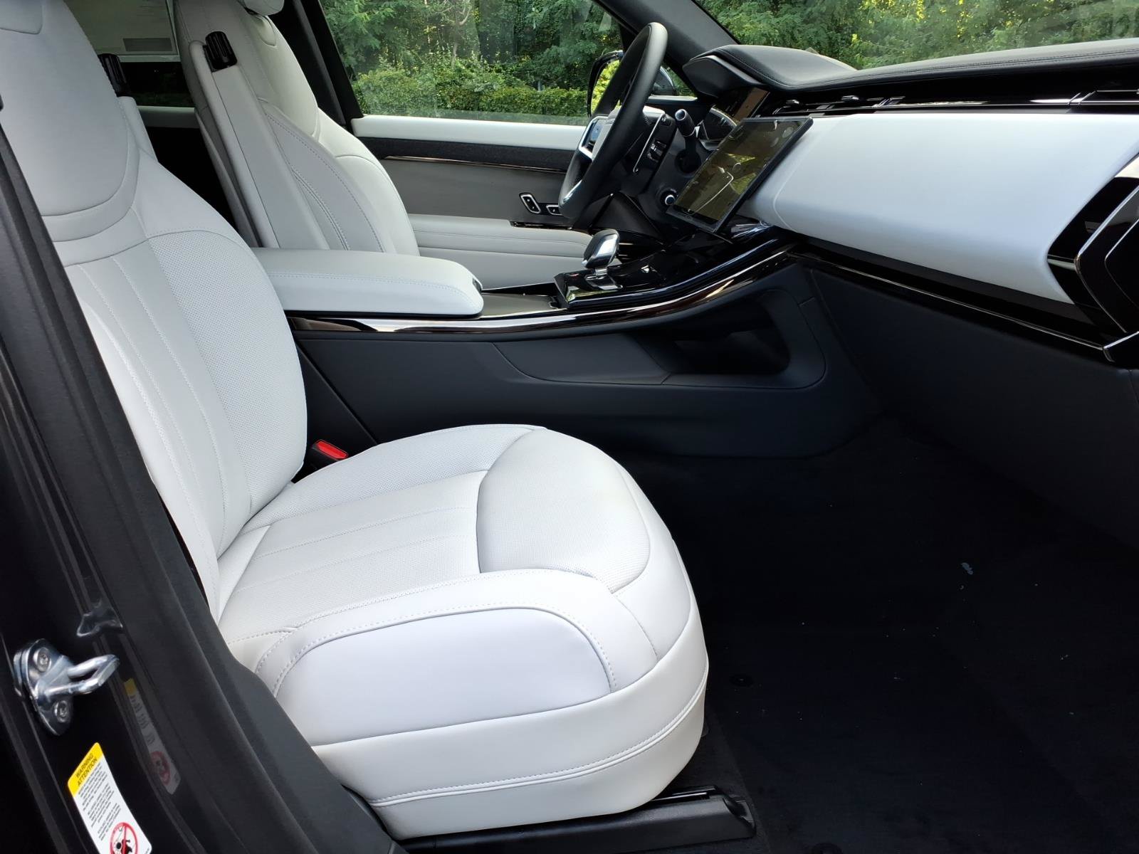New 2027 Land Rover Range Rover Sport SE AWD/4WD image 3