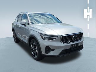 Used 2023 Volvo XC40 B5 Plus w/ Driver Assist Package AWD/4WD video 1
