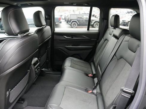 New 2025 Jeep Grand Cherokee Altitude image 19