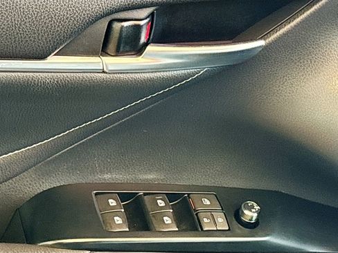Used 2018 Toyota Camry XSE FWD image 22