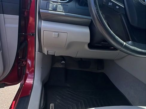 Used 2017 Toyota Camry XLE FWD image 11