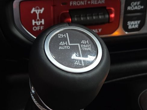 Used 2026 Jeep Wrangler Unlimited Rubicon AWD/4WD image 15