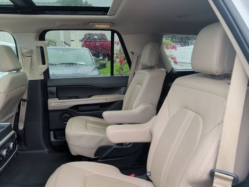 Used 2024 Ford Expedition Limited RWD image 7