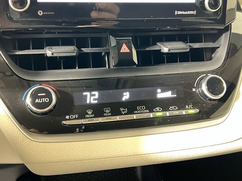 Used 2022 Toyota Corolla LE image 25