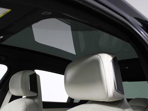 Used 2023 BMW i7 xDrive60 AWD/4WD image 8