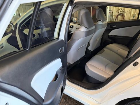 Used 2021 Toyota Prius Prime LE w/ Carpet Mat Package (TMS) FWD image 34