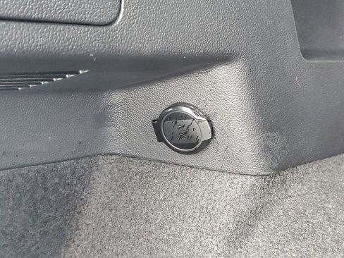 Used 2022 Volkswagen Tiguan SE R-Line image 10