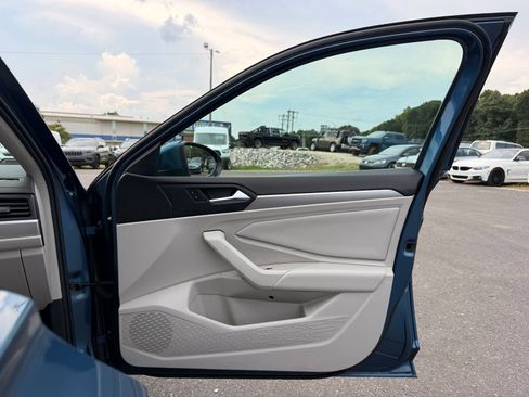 Used 2019 Volkswagen Jetta SE FWD image 20