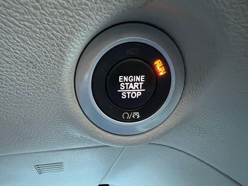 Used 2017 Chrysler Pacifica Touring-L image 28