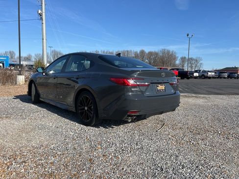 Used 2025 Toyota Camry SE image 8