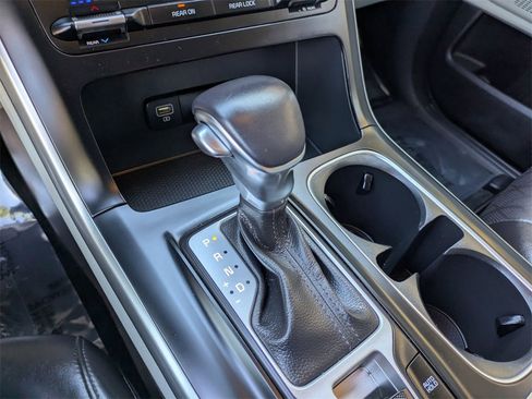 Used 2024 Kia Carnival LX image 20