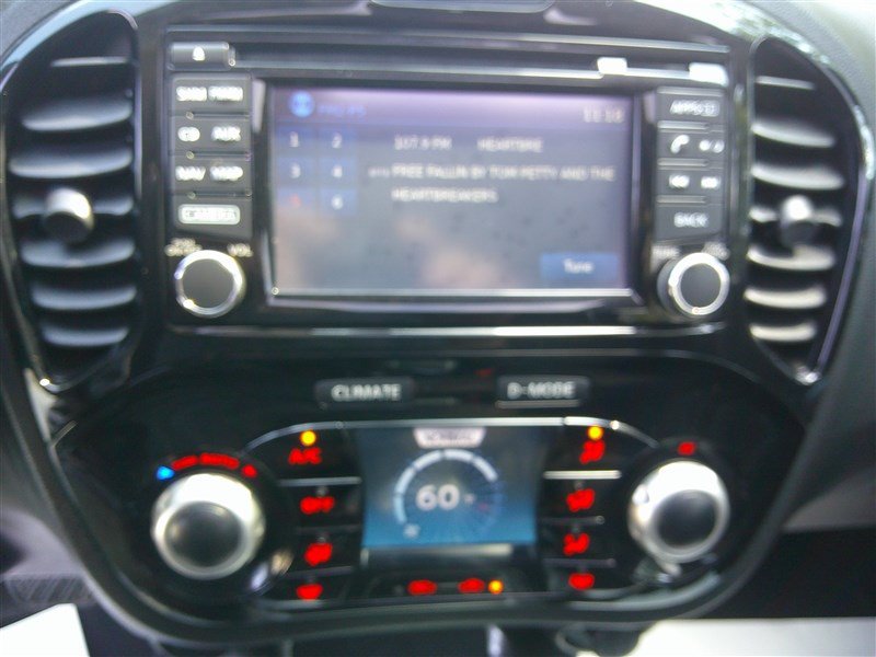 Used 2017 Nissan Juke SV w/ Technology Package FWD image 13