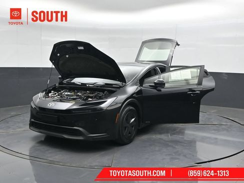 Used 2025 Toyota Prius LE AWD/4WD image 57