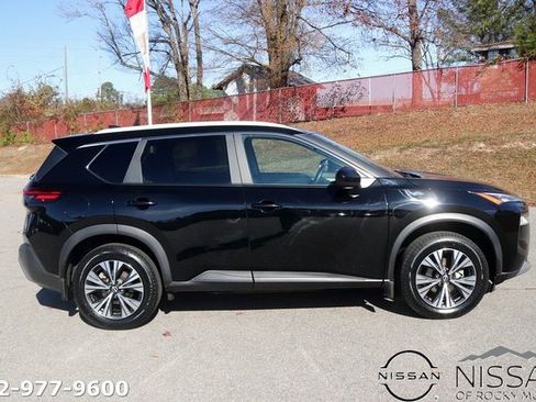 Used 2023 Nissan Rogue SV w/ SV Premium B Package image 4