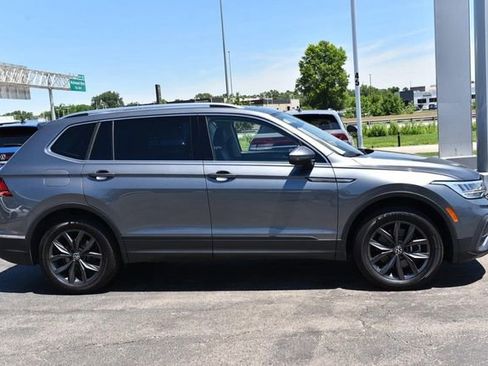 Used 2023 Volkswagen Tiguan SE w/ Panoramic Sunroof Package AWD/4WD image 5