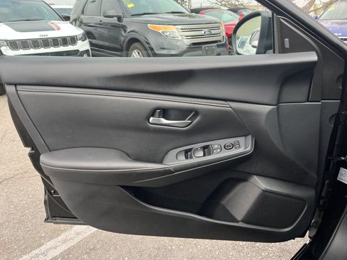 Used 2025 Nissan Sentra SV FWD image 18
