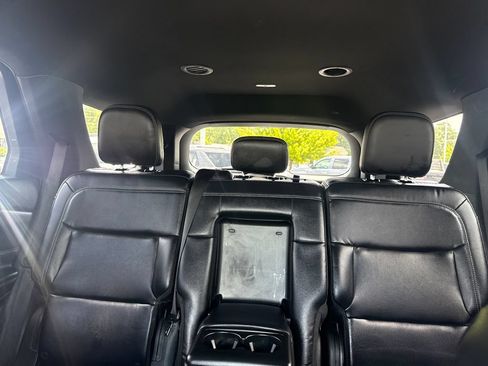 Used 2020 Ford Explorer XLT w/ Equipment Group 202A AWD/4WD image 36