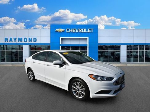 Used 2017 Ford Fusion SE FWD image 10