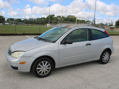 Used 2006 Ford Focus S FWD image 4