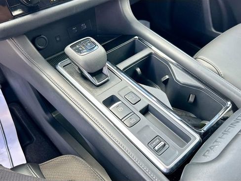 Certified 2025 Nissan Pathfinder SL FWD image 14