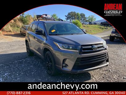 Used 2019 Toyota Highlander SE w/ Nightshade Edition