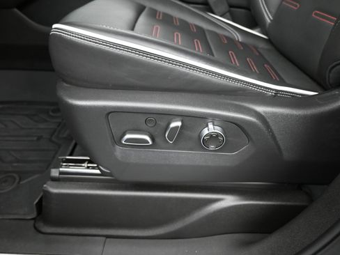 Used 2025 GMC Yukon AT4 Ultimate image 11