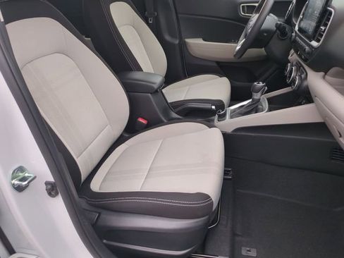 Certified 2025 Hyundai Venue SEL FWD image 18